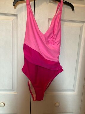 Cupshe Swimsuit.. size L NWT.. hygienic liner in tact